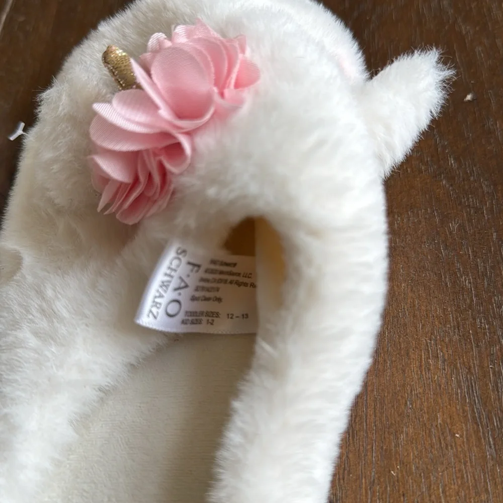 Size 12/13 FAO Schwarz kids unicorn faux fur slippers